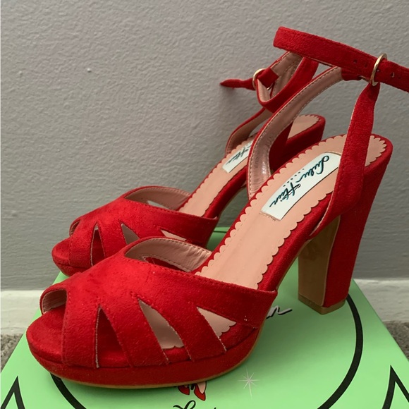 Lulu Hun Red Sandals - Picture 2 of 6